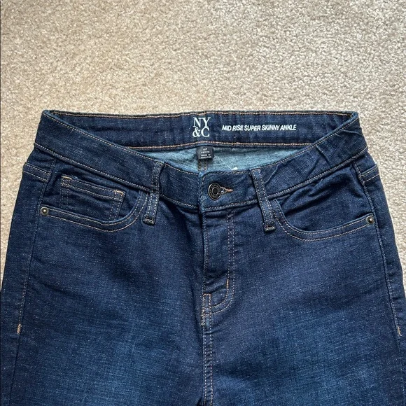 NWT New York & Co. Mid-Rise Super Skinny Size 6P (mid-tagged 10P) Jeans - Picture 3 of 5